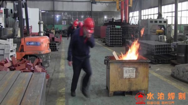 火警警鈴發(fā)出，拉響滅火救援演練序幕