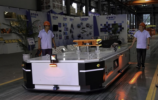 30T 牽引 AGV 在物流行業(yè)優(yōu)勢顯著，具備強大負載、精準導航、自動化作業(yè)、適應復雜環(huán)境、節(jié)省人力、便于集成以及安全性能突出等優(yōu)勢，助力物流高效運作。