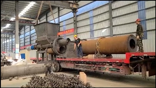 椰殼炭化設(shè)備高效裝車(chē),分秒必爭(zhēng)