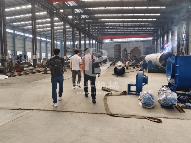 公司上午圓滿完成兩批炭化設備考察團接待