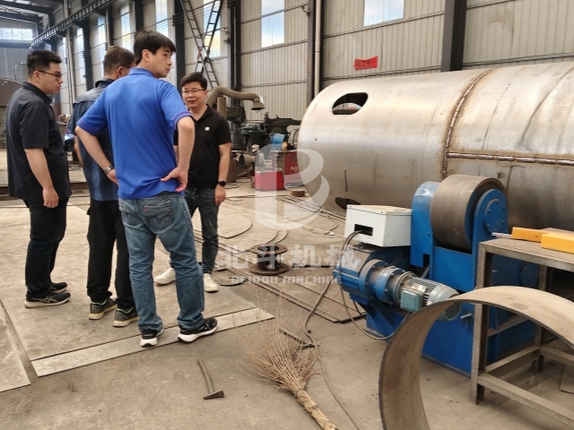 高溫難擋合作熱,客戶實地考察炭化設備